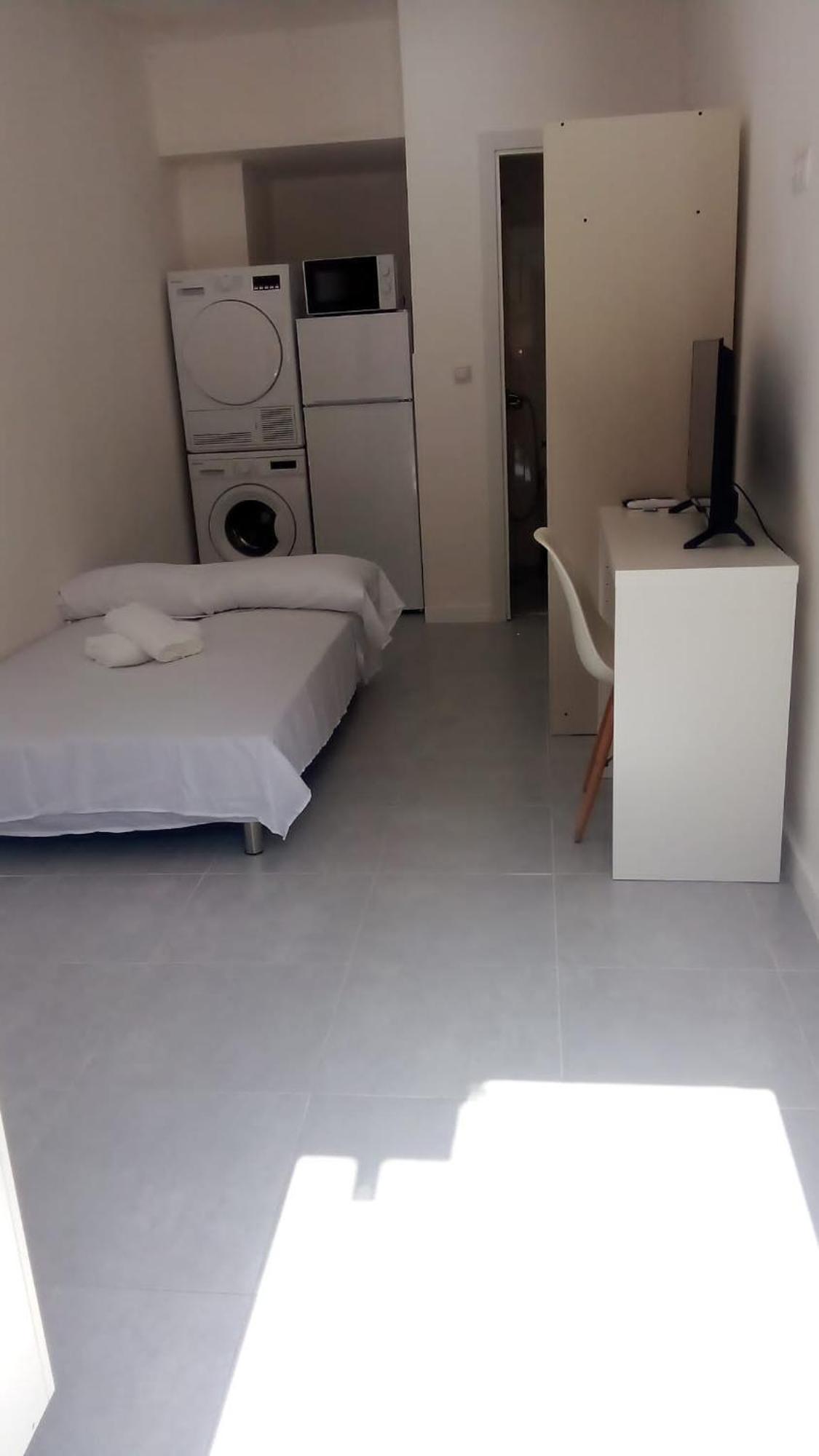 Estudio Encantador Cerca Del Carrefour Rosaleda 1 Малага Екстериор снимка