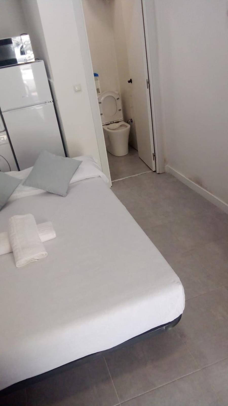 Estudio Encantador Cerca Del Carrefour Rosaleda 1 Малага Стая снимка
